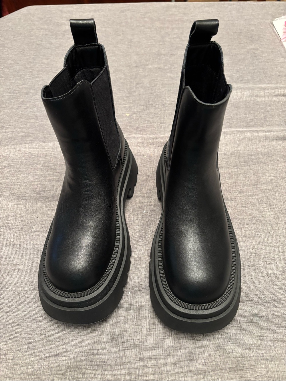 Amoji Black Chelsea Combat Boots - Sleek Platform Moto Style
Size 7 (37)